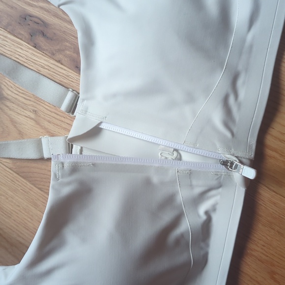 Athleta. Empower II Train Bra.  White. Size Small - Picture 4 of 8
